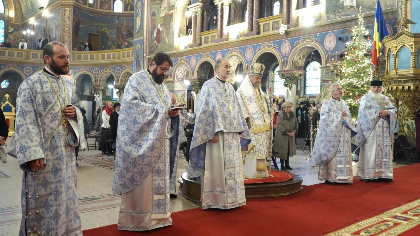 Credincioşii din Sibiu au primit agheasma de Bobotează în Piaţa Mare 320652