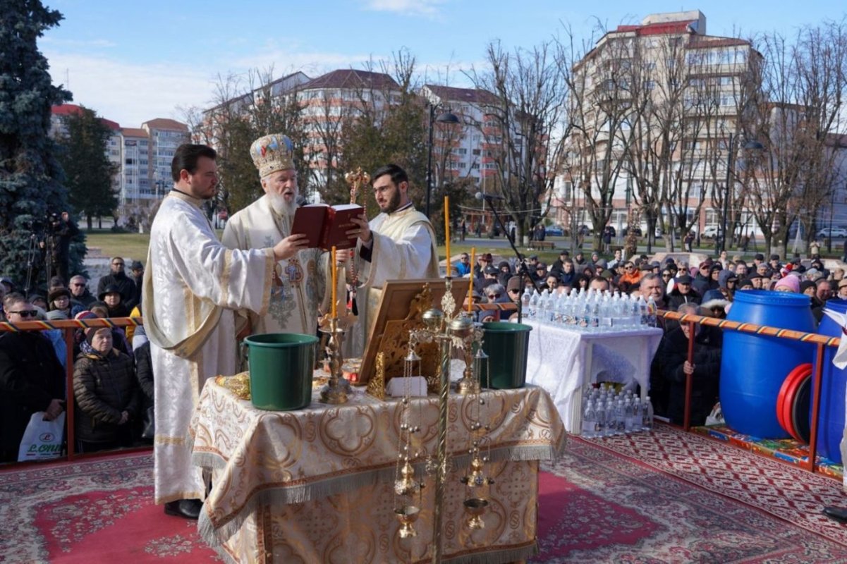Sărbătoarea Dumnezeieștii Arătări în eparhii din Muntenia și Dobrogea 320762