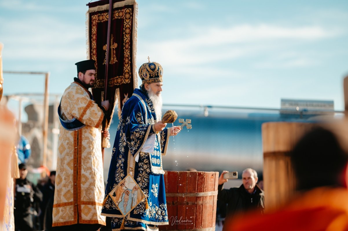 Sărbătoarea Dumnezeieștii Arătări în eparhii din Muntenia și Dobrogea 320763