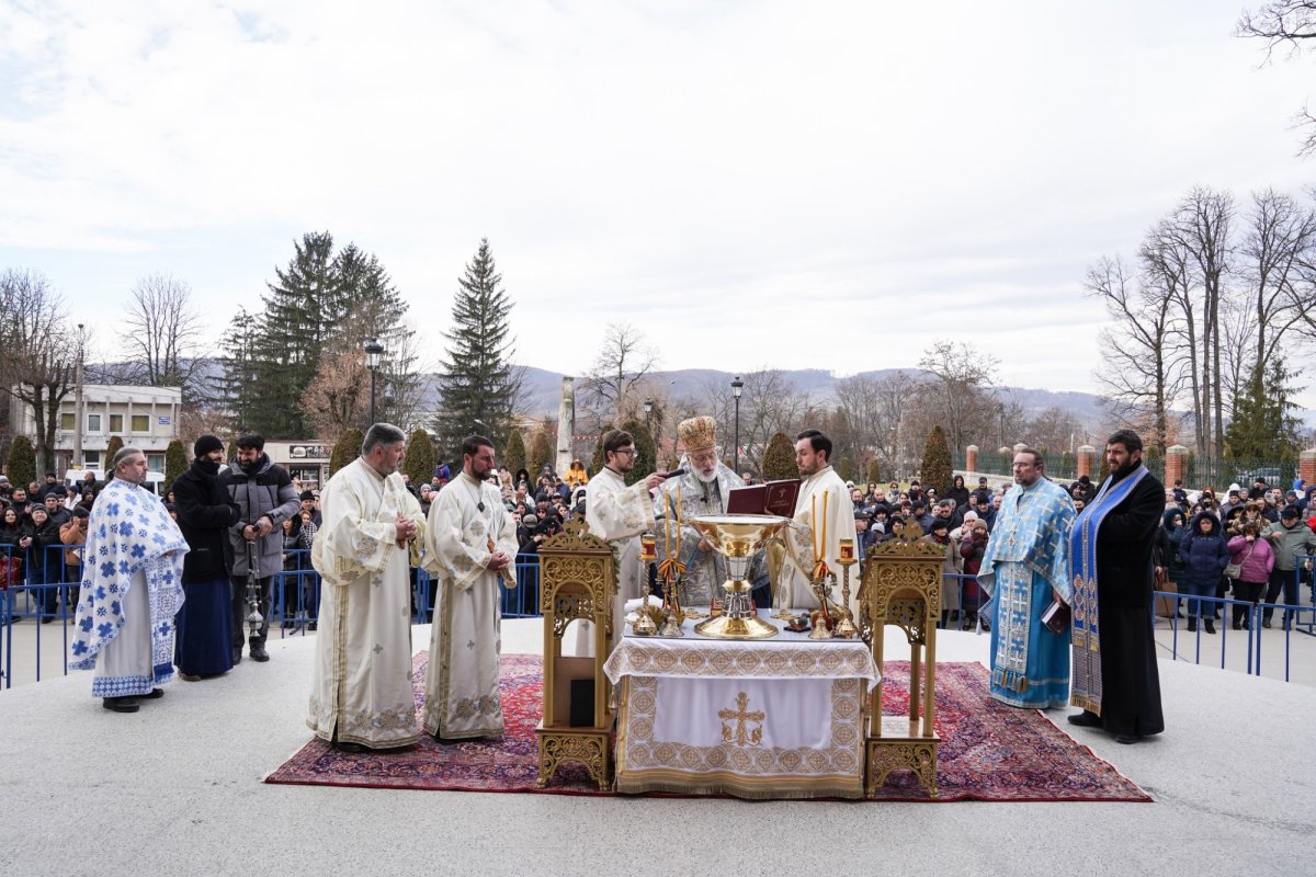 Sărbătoarea Dumnezeieștii Arătări în eparhii din Muntenia și Dobrogea 320765
