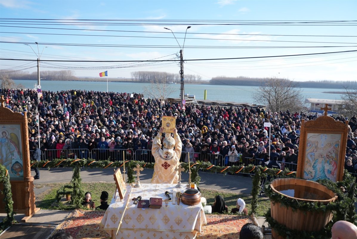Sărbătoarea Dumnezeieștii Arătări în eparhii din Muntenia și Dobrogea 320770