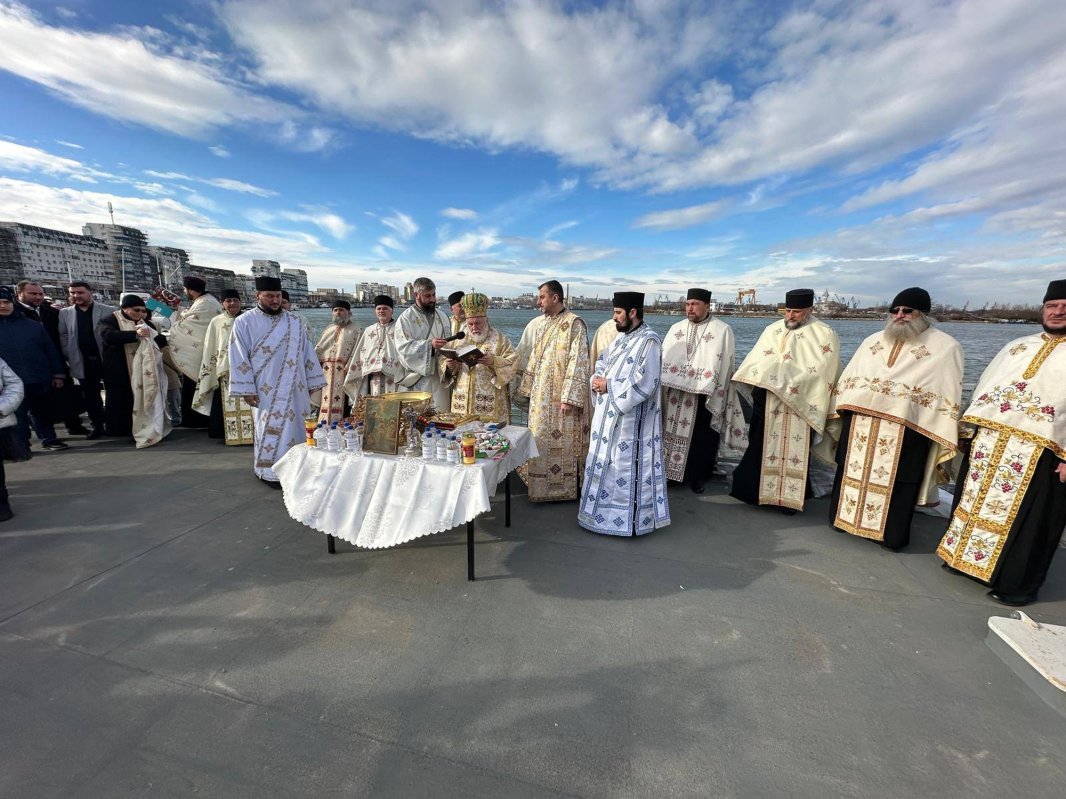 Sărbătoarea Dumnezeieștii Arătări în eparhii din Muntenia și Dobrogea 320775