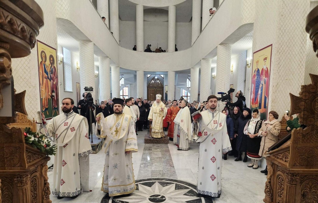 Slujire a Mitropolitului Basarabiei de sărbătoarea Nașterii Domnului 320738