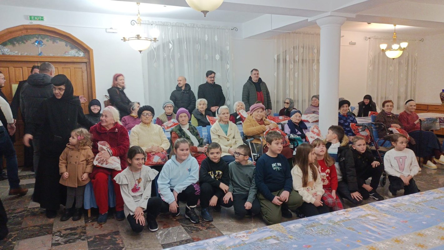 Bucurii de la copii pentru vârstnicii îngrijiți la Mănăstirea Christiana 320828