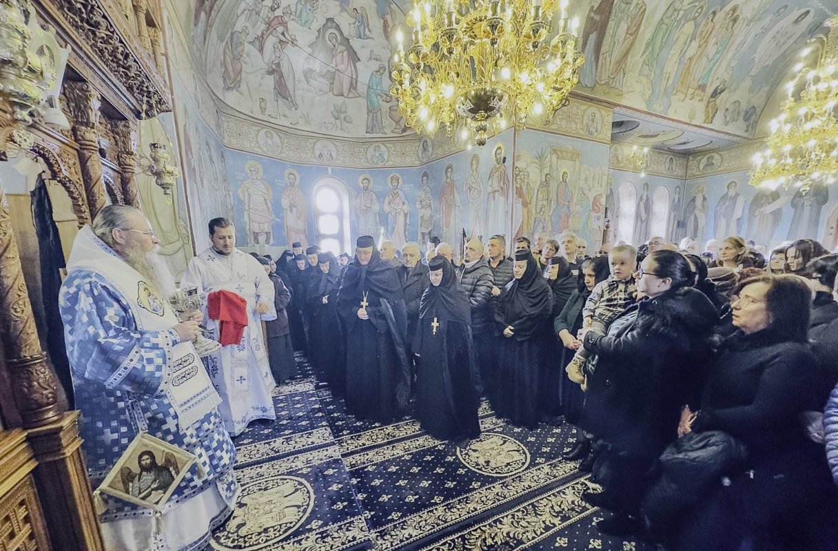 Slujire arhierească la Mănăstirea Izvoru Mureșului, Harghita 320806