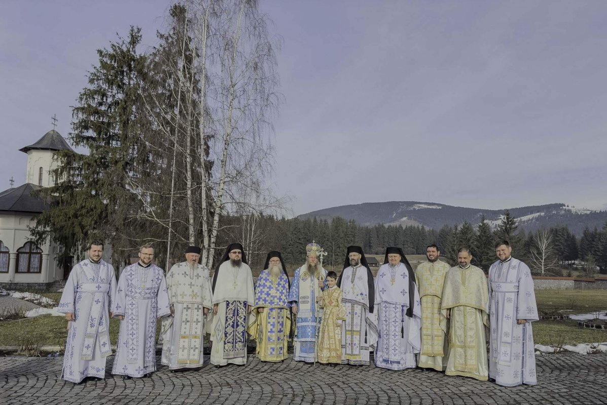 Slujire arhierească la Mănăstirea Izvoru Mureșului, Harghita 320807