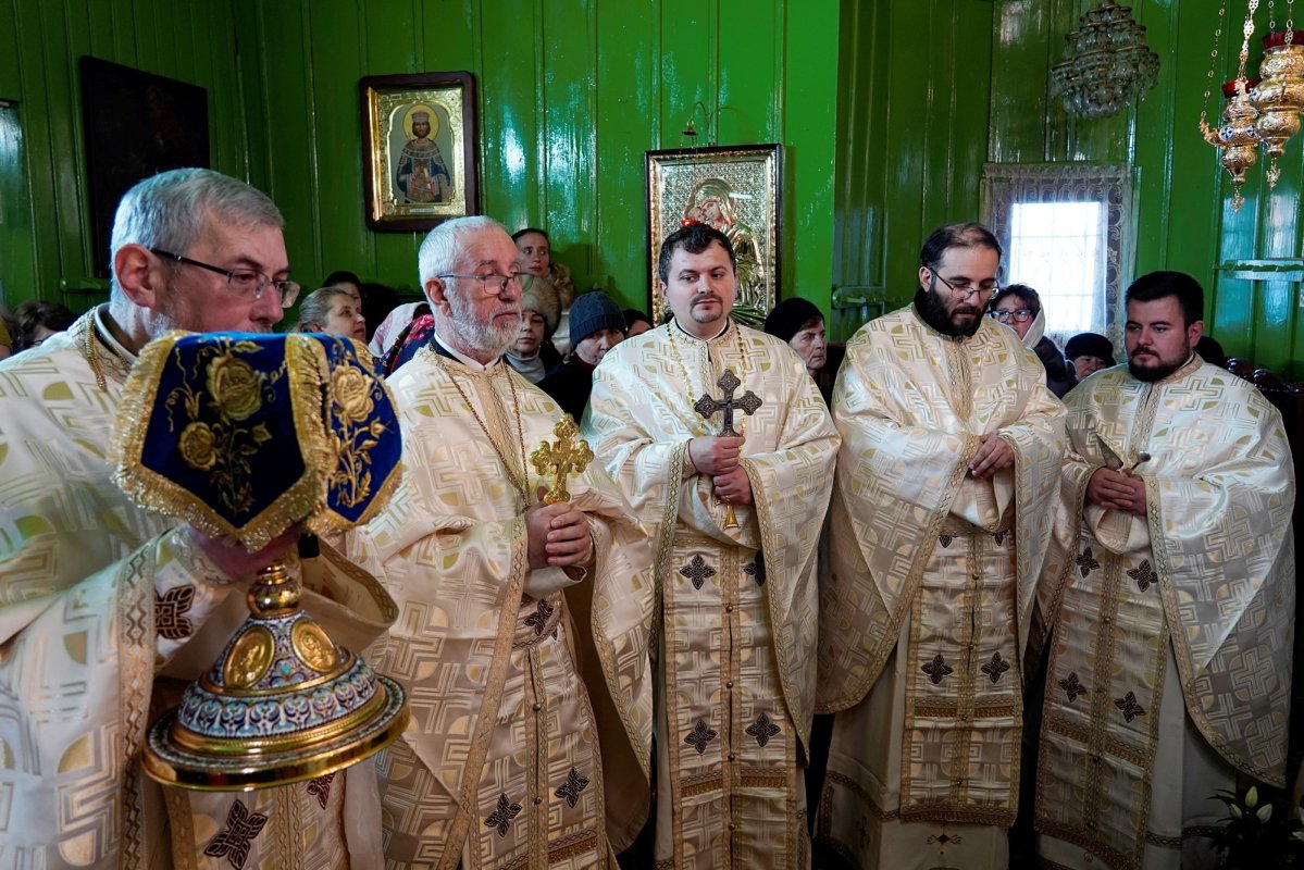 Hirotonie și instalare de preot în Parohia Valea Albă 320990