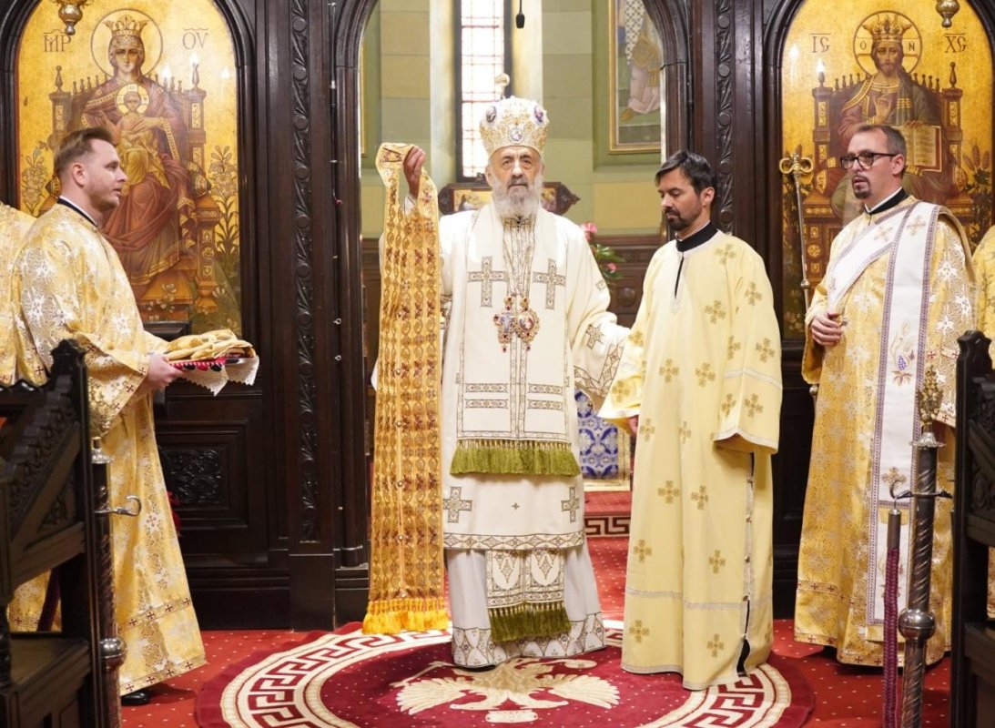Liturghie arhierească la Catedrala Arhiepiscopală din orașul Marii Uniri 321003