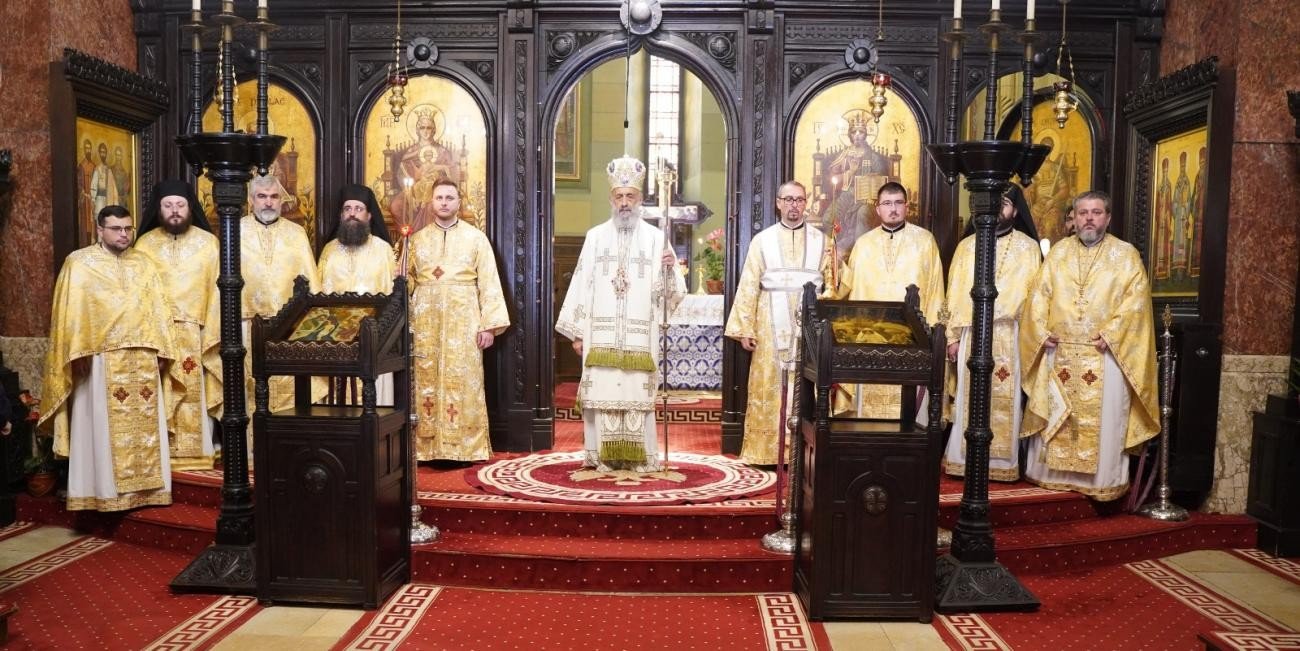 Liturghie arhierească la Catedrala Arhiepiscopală din orașul Marii Uniri 321004