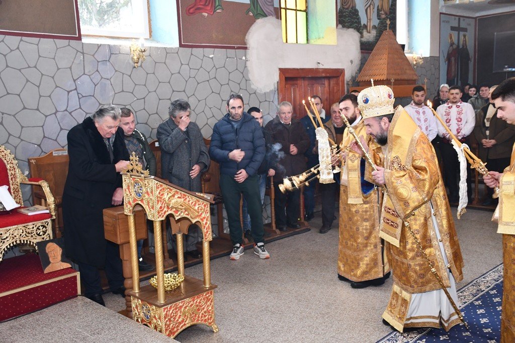Vizită arhierească într-o parohie din județul Caraș-Severin 320994