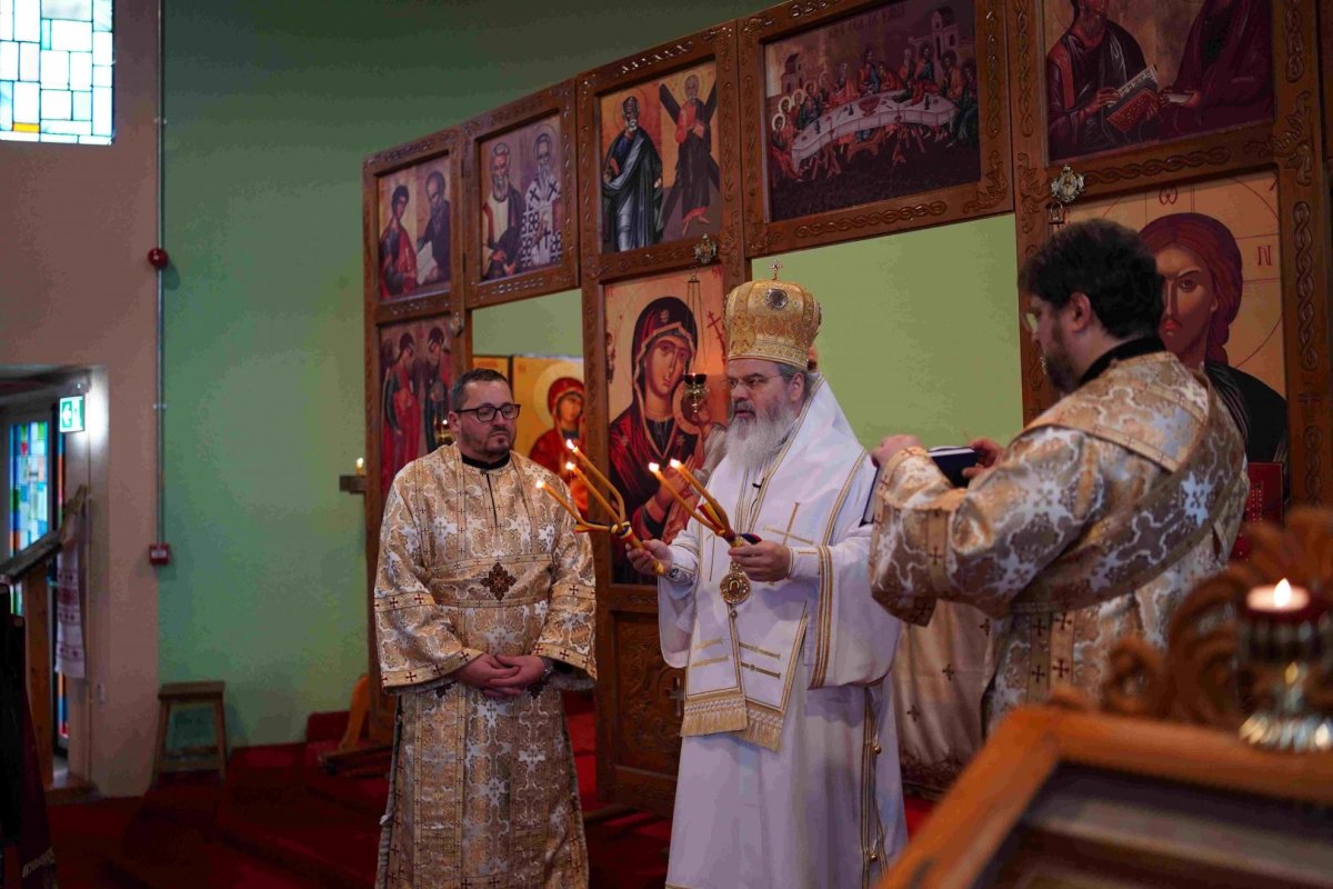 Ierarhul Hușilor a slujit în parohia românească din Galway, Irlanda 321075