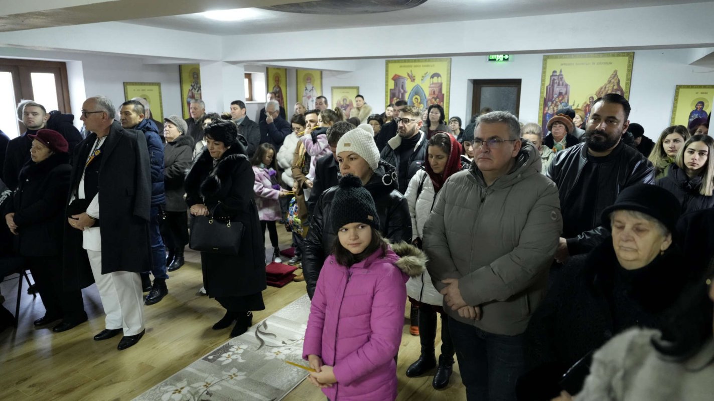 Liturghie arhierească în Parohia Şelimbăr 3, judeţul Sibiu 321069