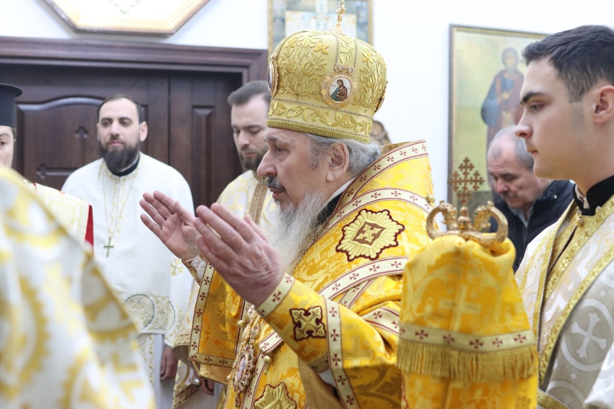 Liturghie arhierească la paraclisul Reședinței mitropolitane din Chișinău 321073
