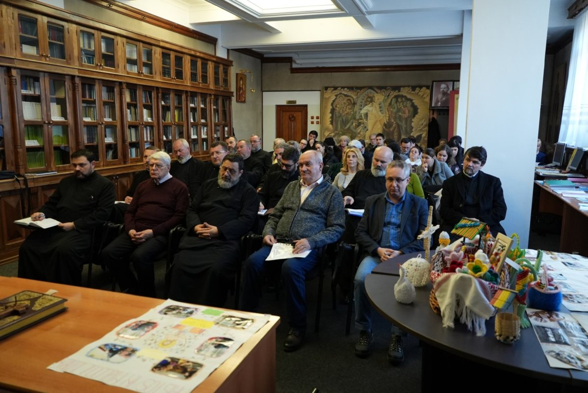 Şedinţă de lucru la Centrul eparhial al Arhiepiscopiei Dunării de Jos 321161