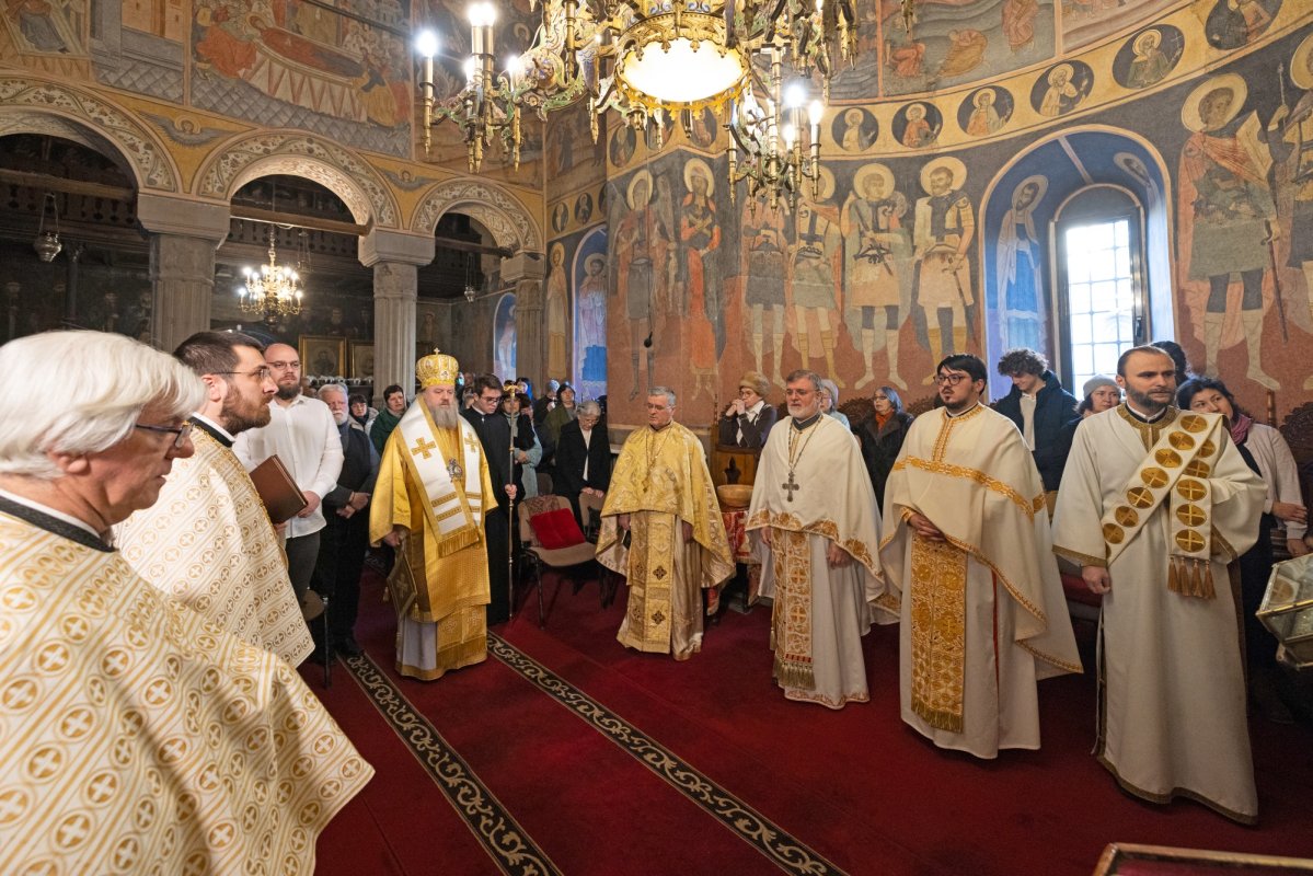 Slujire arhierească și hirotonie într-o biserică bucureșteană 321527