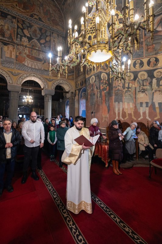 Slujire arhierească și hirotonie într-o biserică bucureșteană 321530