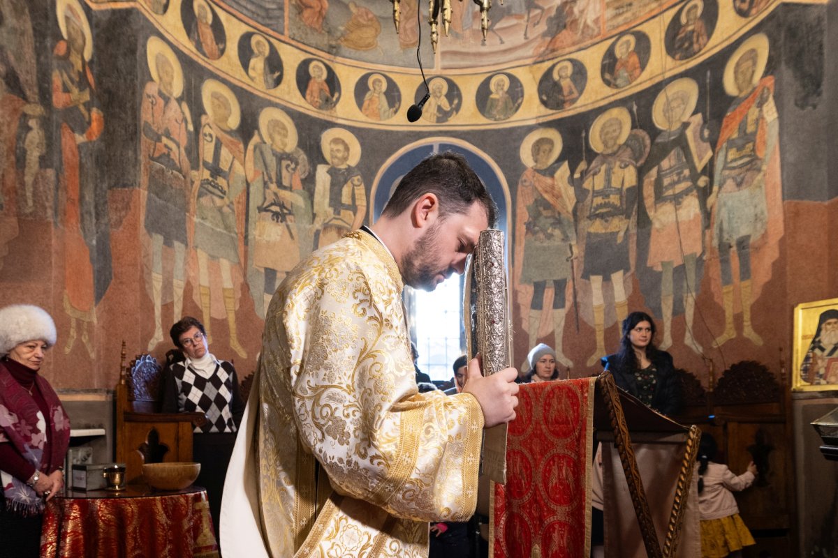 Slujire arhierească și hirotonie într-o biserică bucureșteană 321531