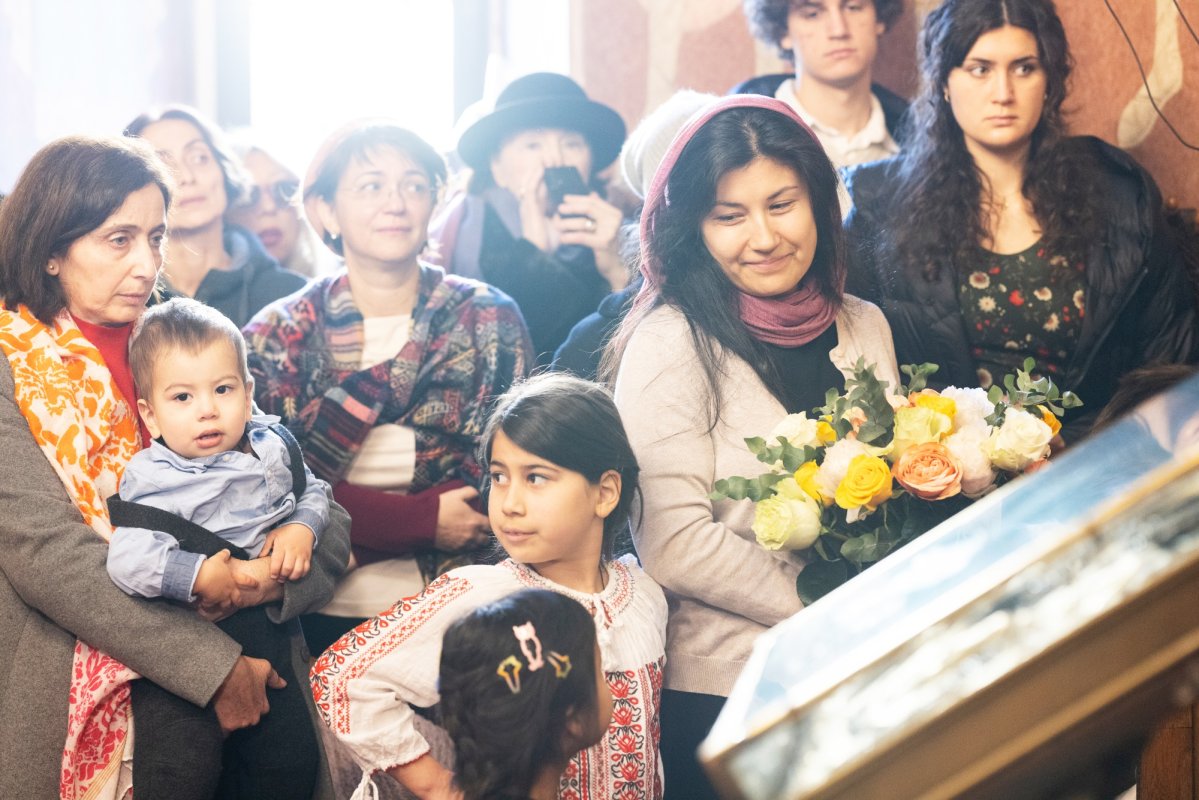 Slujire arhierească și hirotonie într-o biserică bucureșteană 321536