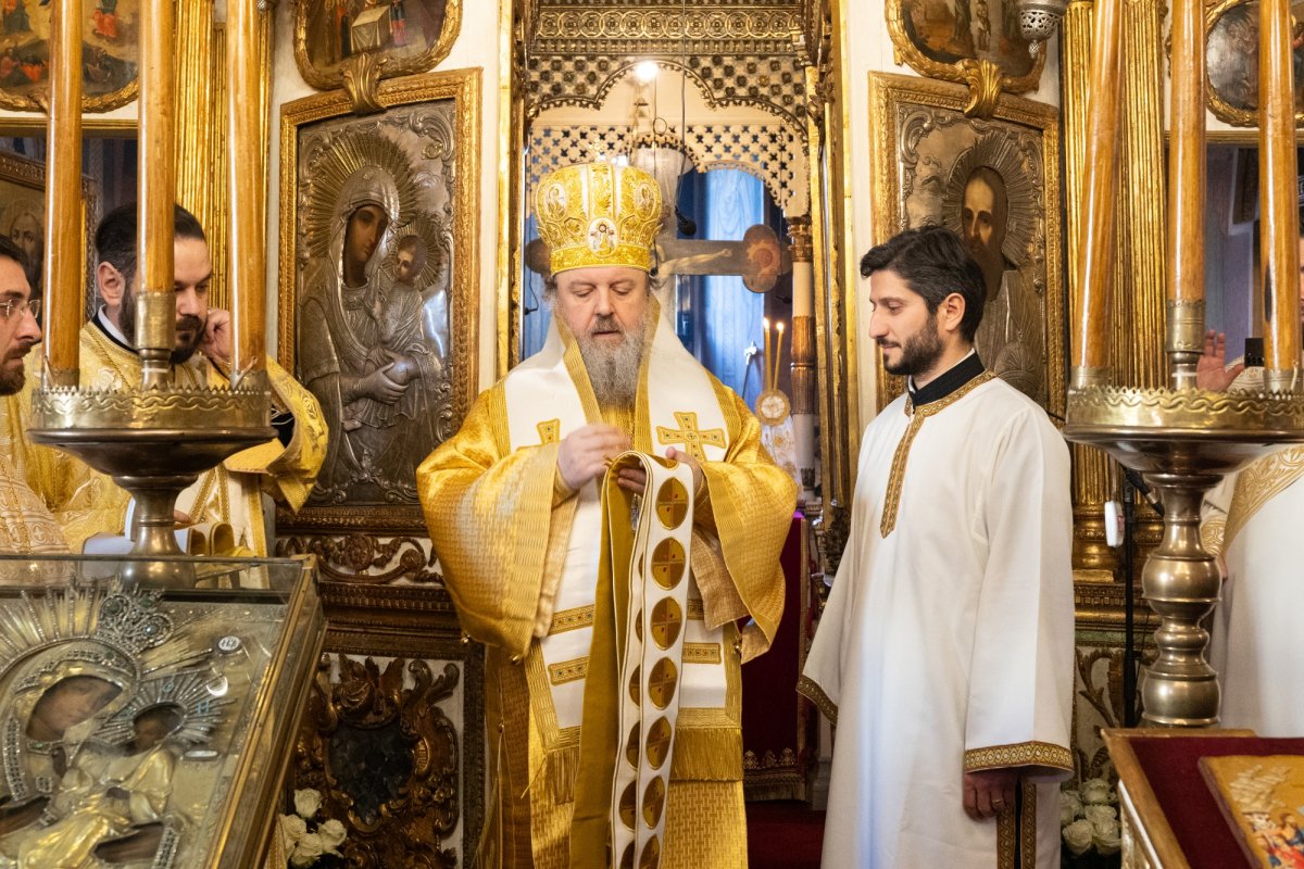 Slujire arhierească și hirotonie într-o biserică bucureșteană 321537