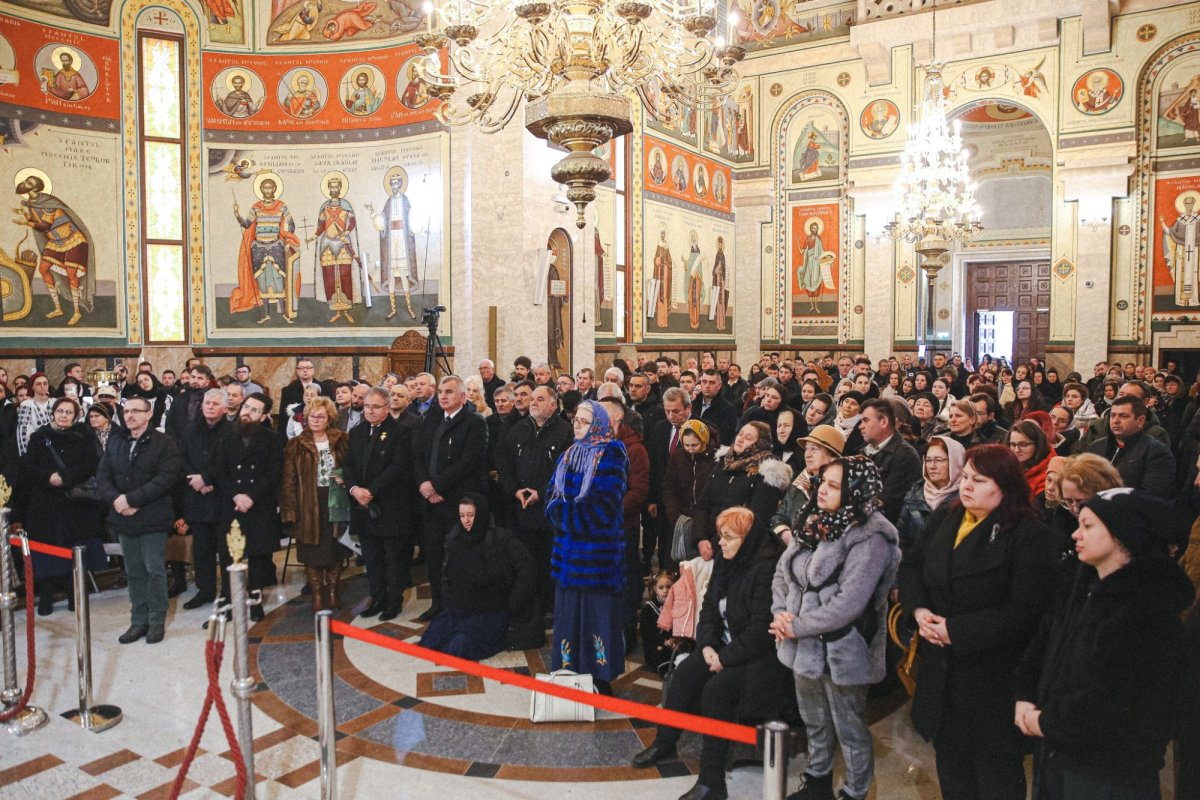 Slujire arhierească la Mănăstirea Nicula și comuniune duhovnicească cu tinerii 321656