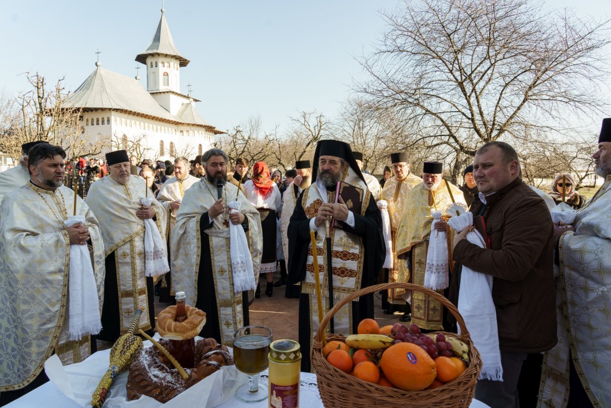 Slujire arhierească și sfințiri la capela Căminului de bătrâni Leorda 321676