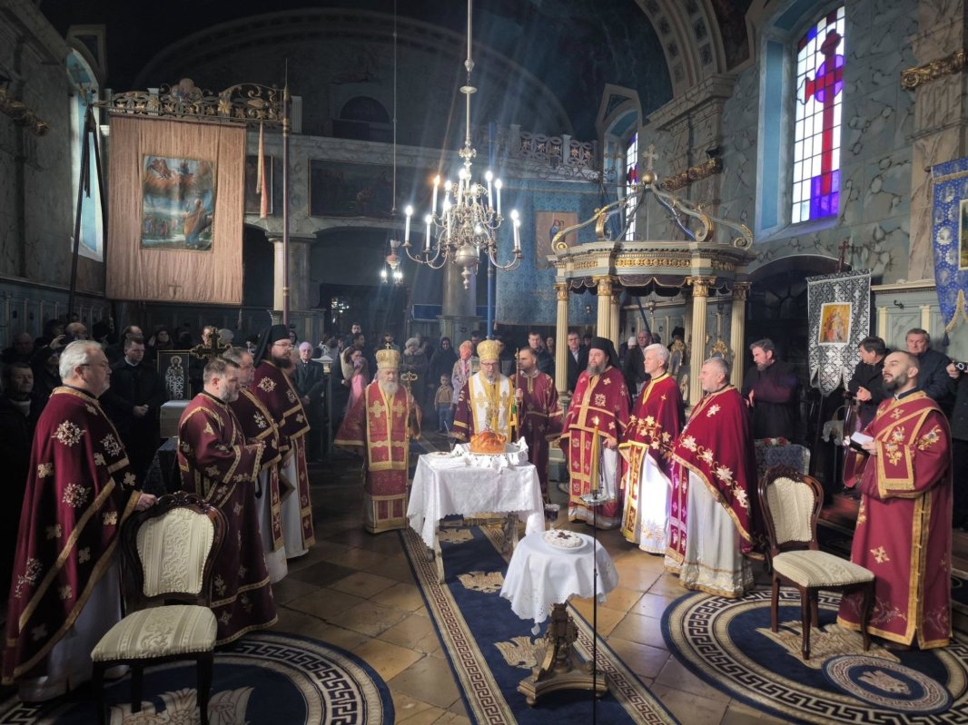 Cinstirea unui sfânt din Biserica Serbiei la Arad 322203