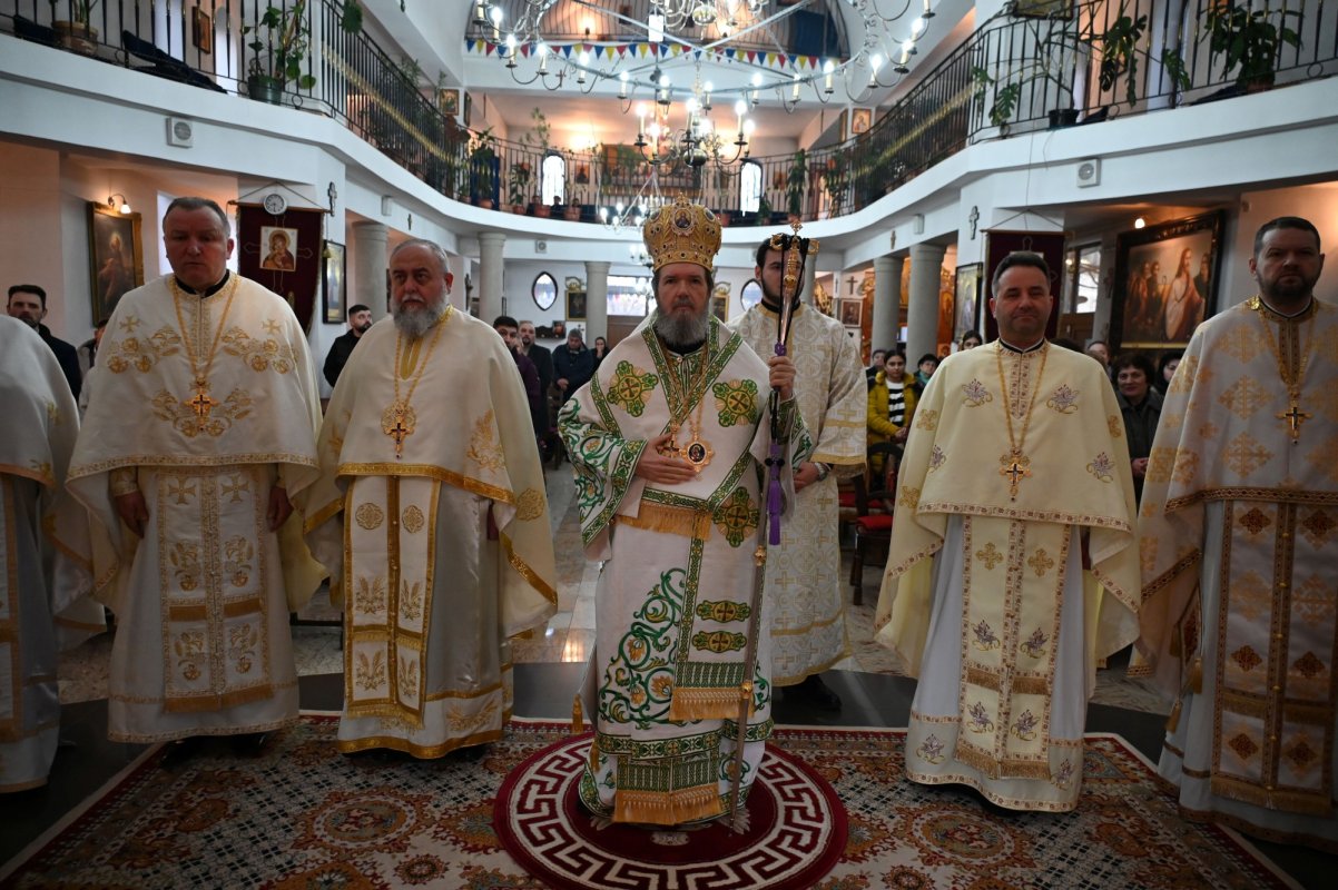 Ocrotitorii spirituali ai învățământului teologic ortodox au fost prăznuiţi la Oradea 322195