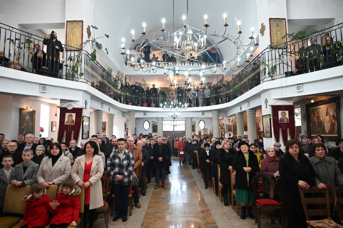 Ocrotitorii spirituali ai învățământului teologic ortodox au fost prăznuiţi la Oradea 322197