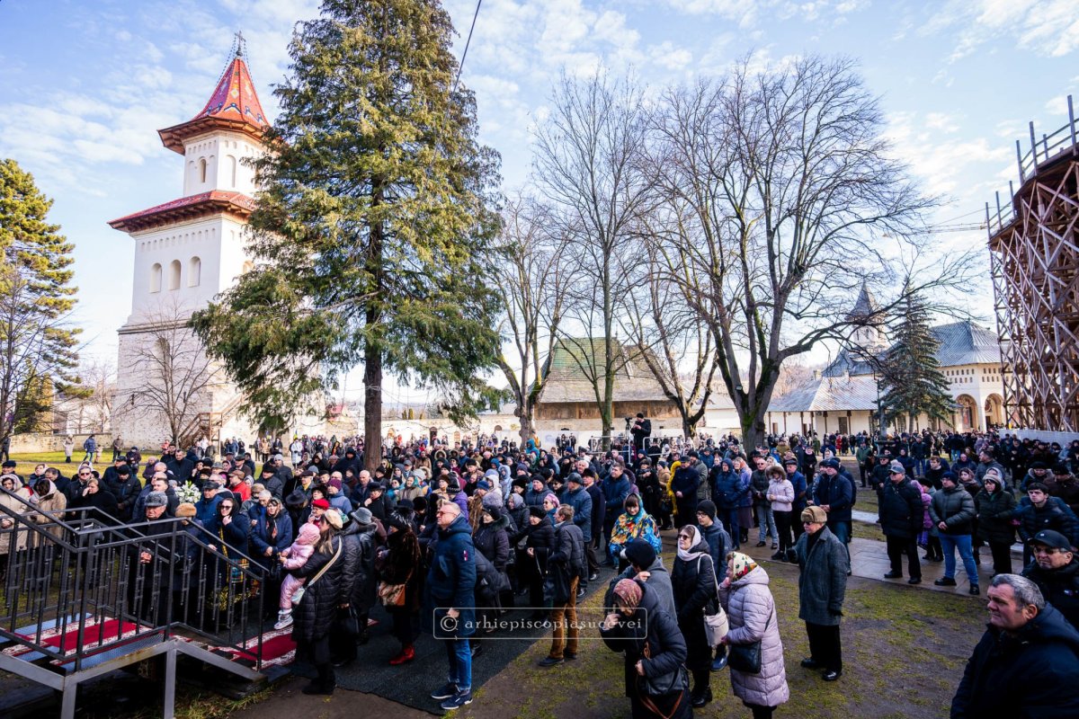 Slujire arhierească la Catedrala Arhiepiscopală din Suceava 322213