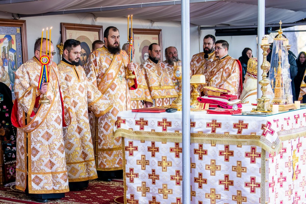 Slujire arhierească la Catedrala Arhiepiscopală din Suceava 322214