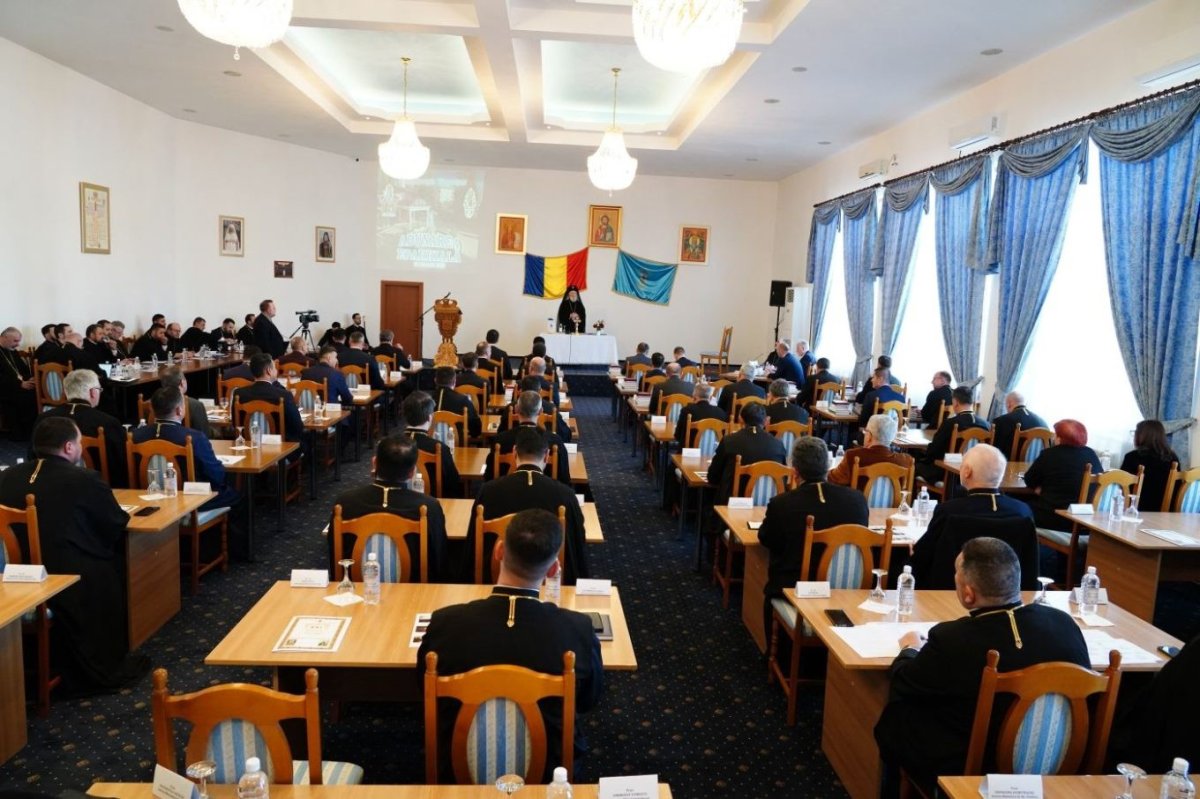 Adunarea eparhială a Arhiepiscopiei Târgoviștei 322343