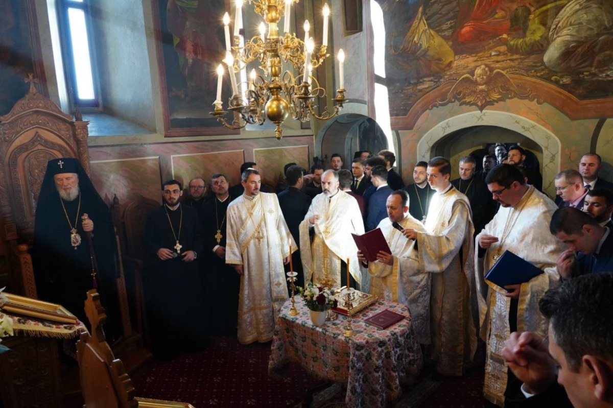 Adunarea eparhială a Arhiepiscopiei Târgoviștei 322344