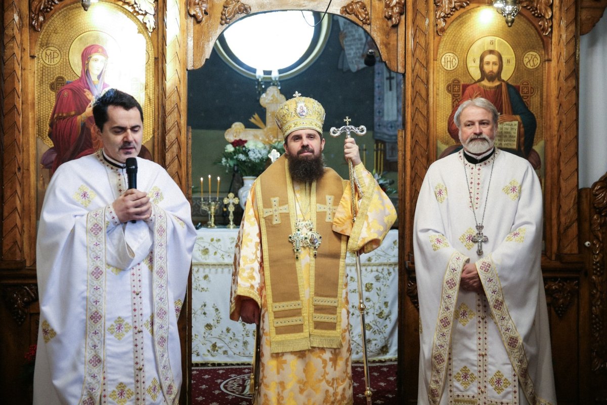 Biserica „Sfinții Trei Ierarhi” din Bistrița şi-a prăznuit ocrotitorii 322323