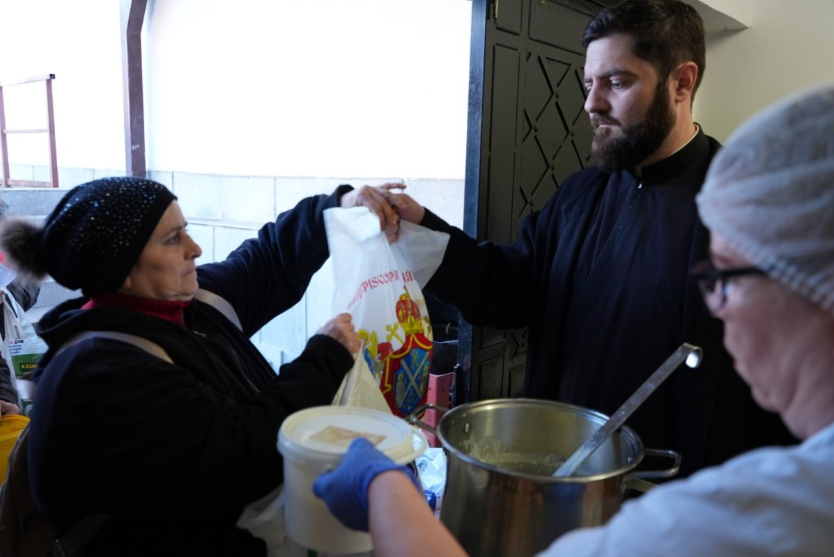 Filantropie și cultură în cinstea Sfinţilor Trei Ierarhi la Galaţi 322349