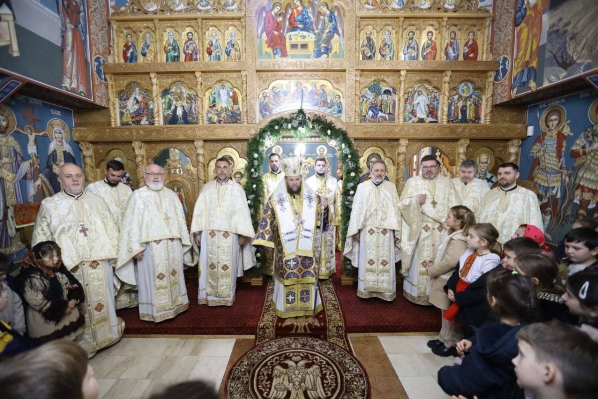 Binecuvântări arhiereşti pentru elevii Liceului Teologic Ortodox din Satu Mare 322424