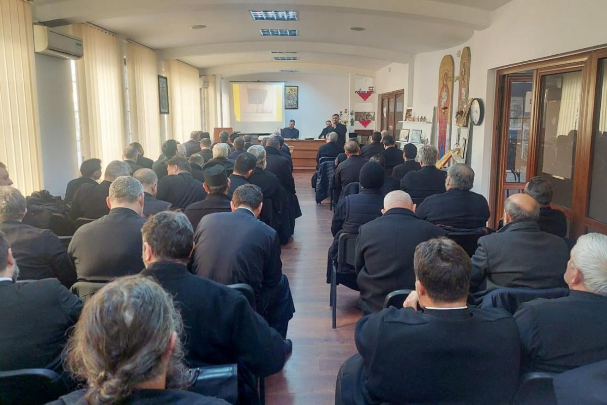 Consfătuire a preoților din Protopopiatul Iași II 322426