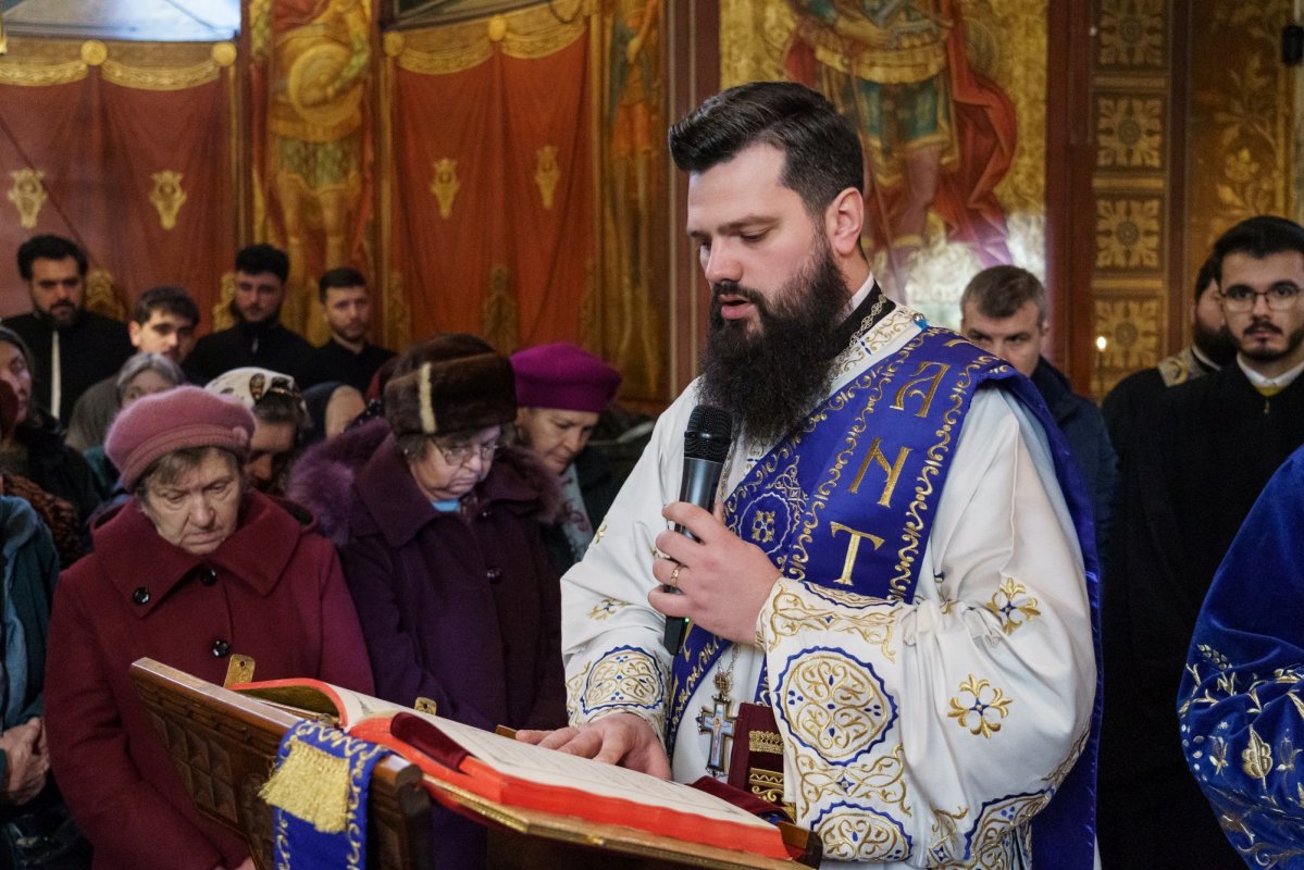 Hramul Mănăstirii „Sfinții Trei Ierarhi” din Iaşi 322446