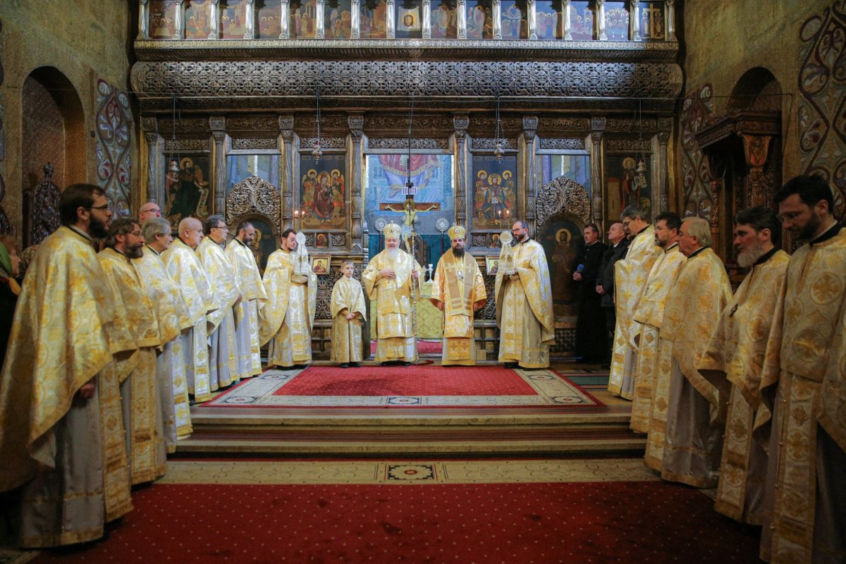 Cinstire adusă ocrotitorilor învățământului teologic la catedrala din Cluj-Napoca 322600