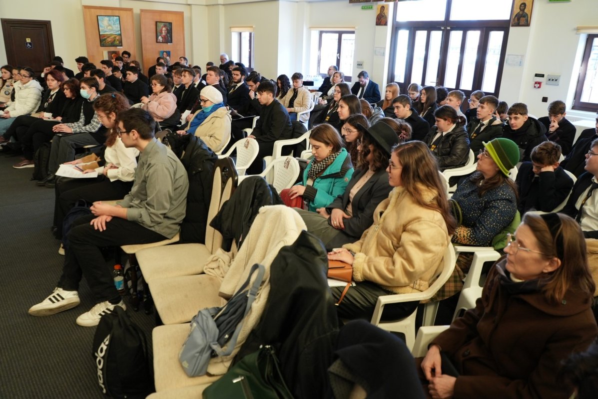 Cinstire adusă Sfinților Trei Ierarhi la Galați 322656