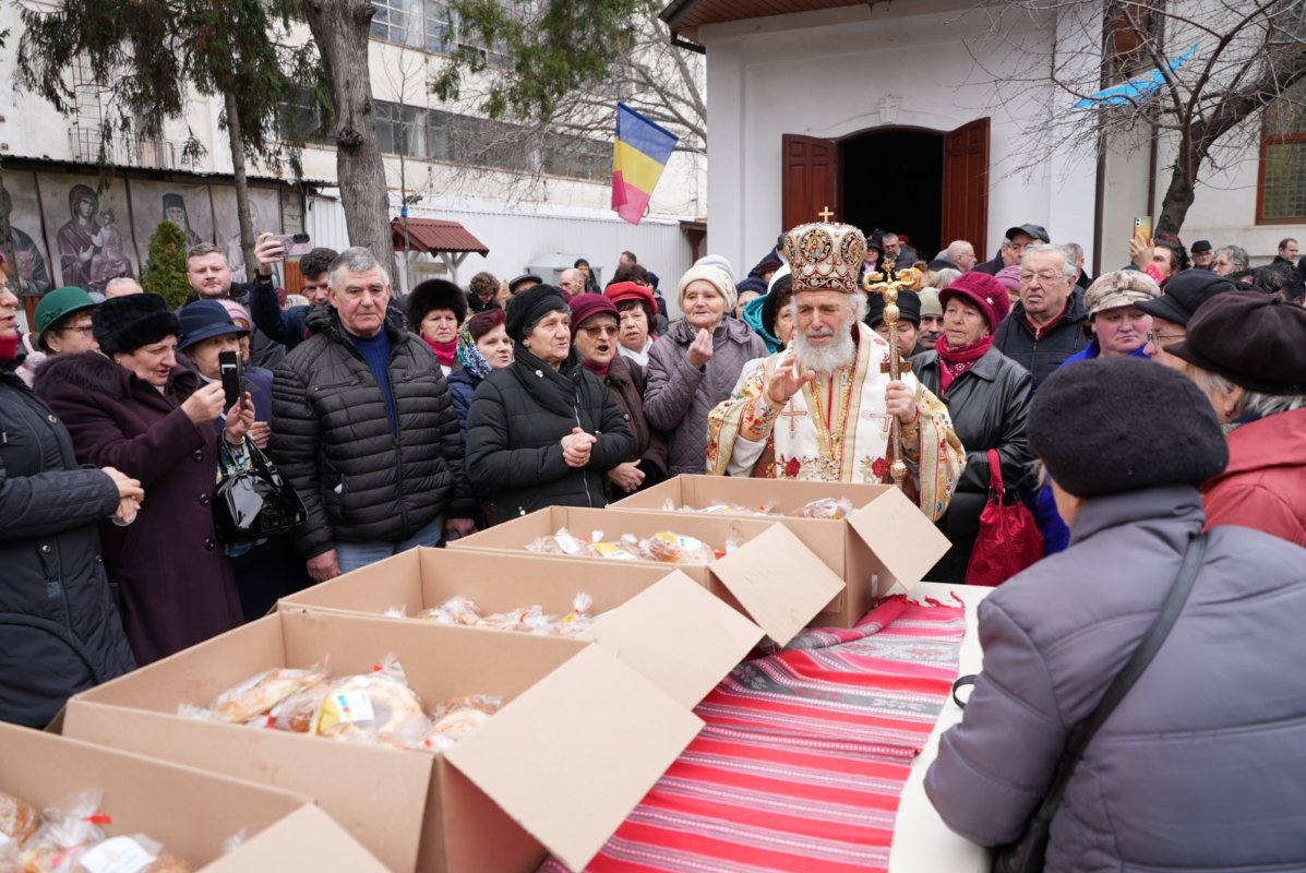 Cinstire adusă Sfinților Trei Ierarhi la Galați 322658