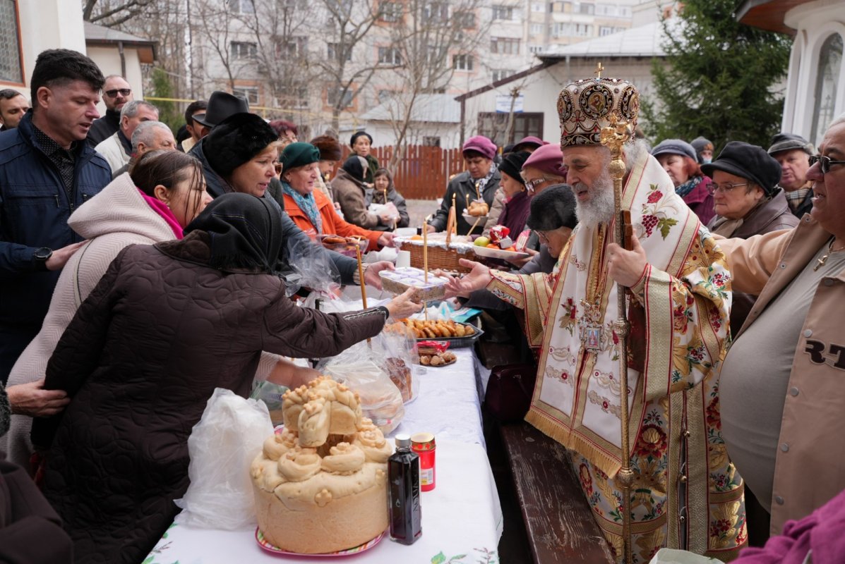 Cinstire adusă Sfinților Trei Ierarhi la Galați 322659