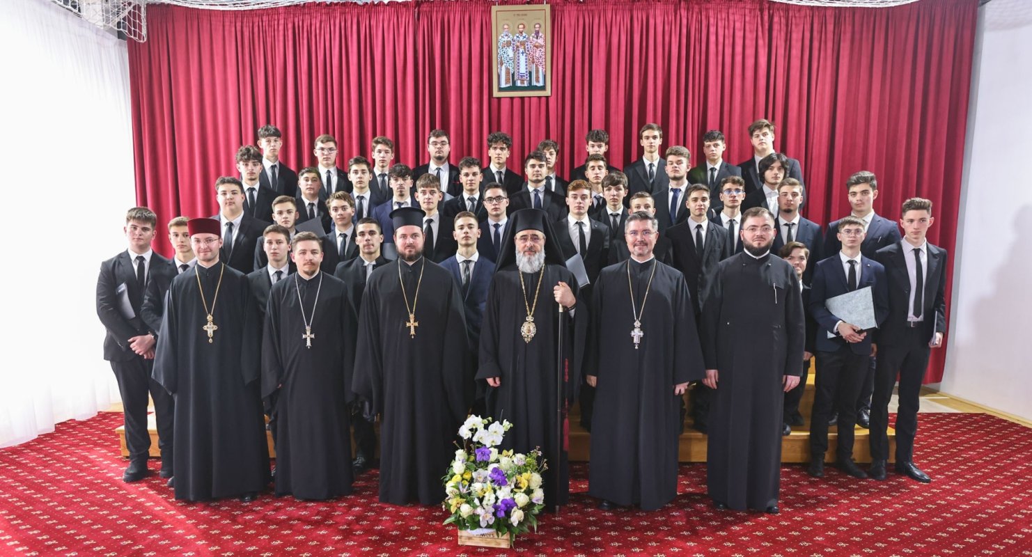 Sfinții Trei Ierarhi, cinstiți de credincioșii și seminariștii buzoieni 322621