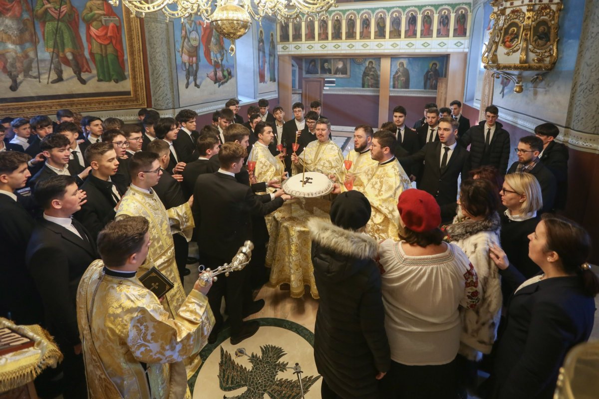 Sfinții Trei Ierarhi, cinstiți de credincioșii și seminariștii buzoieni 322622