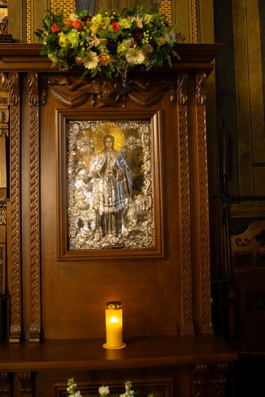 Raclă nouă pentru moaștele Sfântului Mucenic Trifon la o parohie din București 322679