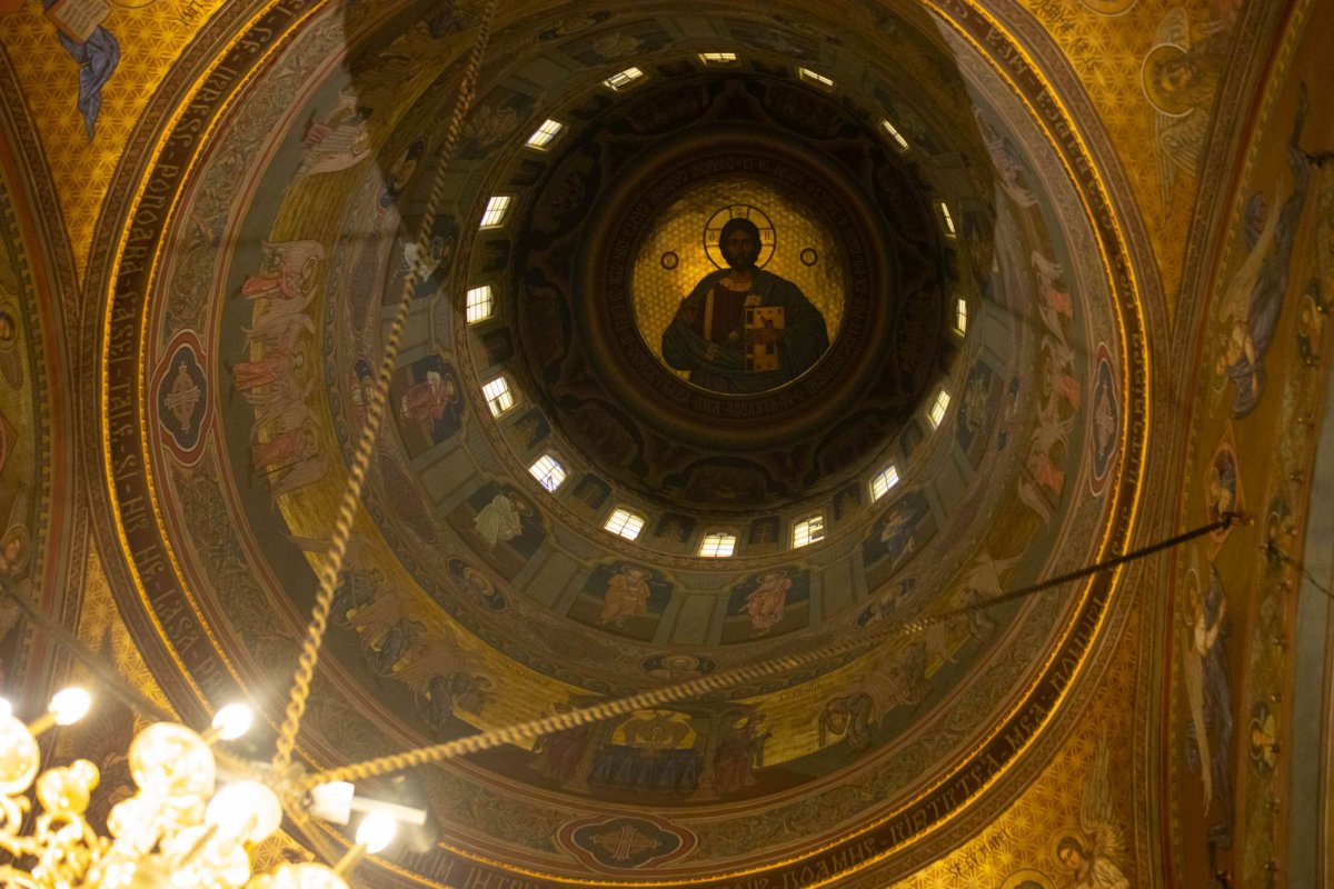 Raclă nouă pentru moaștele Sfântului Mucenic Trifon la o parohie din București 322680