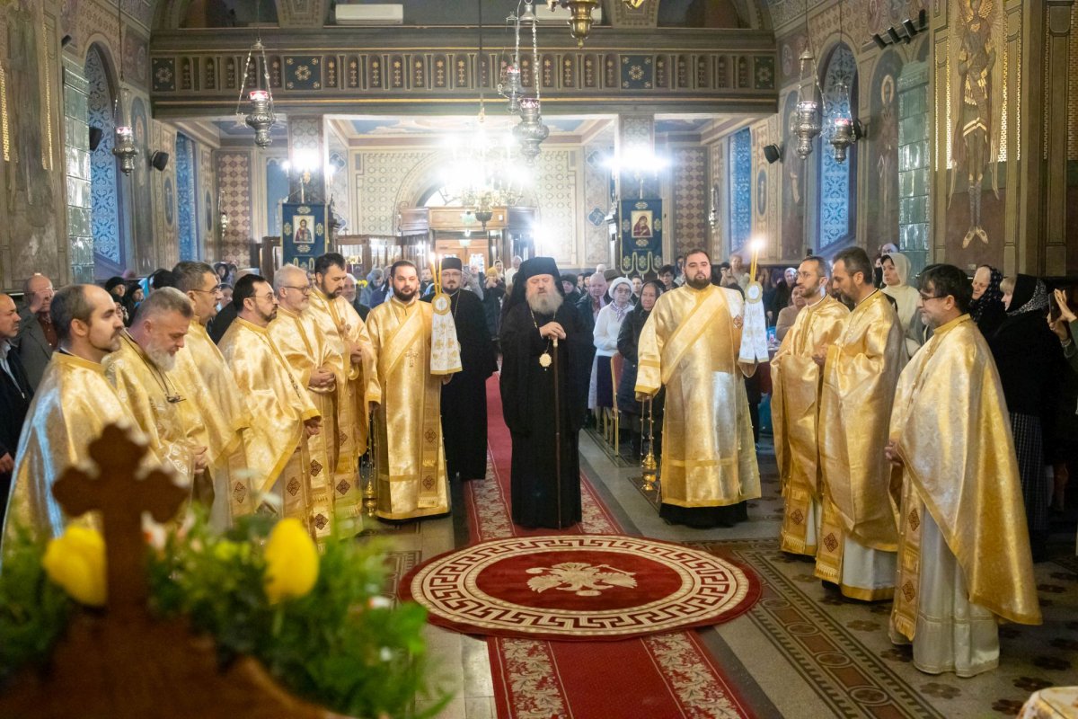 Raclă nouă pentru moaștele Sfântului Mucenic Trifon la o parohie din București 322681