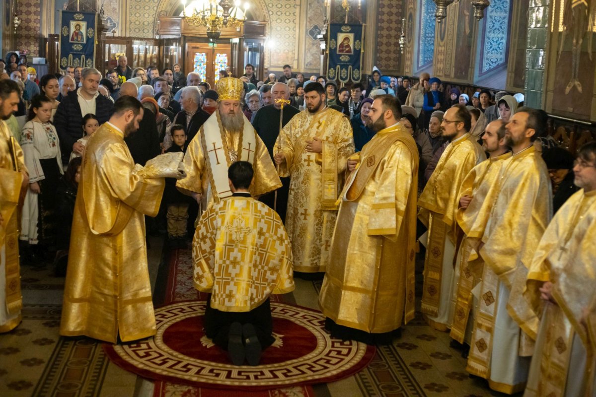 Raclă nouă pentru moaștele Sfântului Mucenic Trifon la o parohie din București 322690