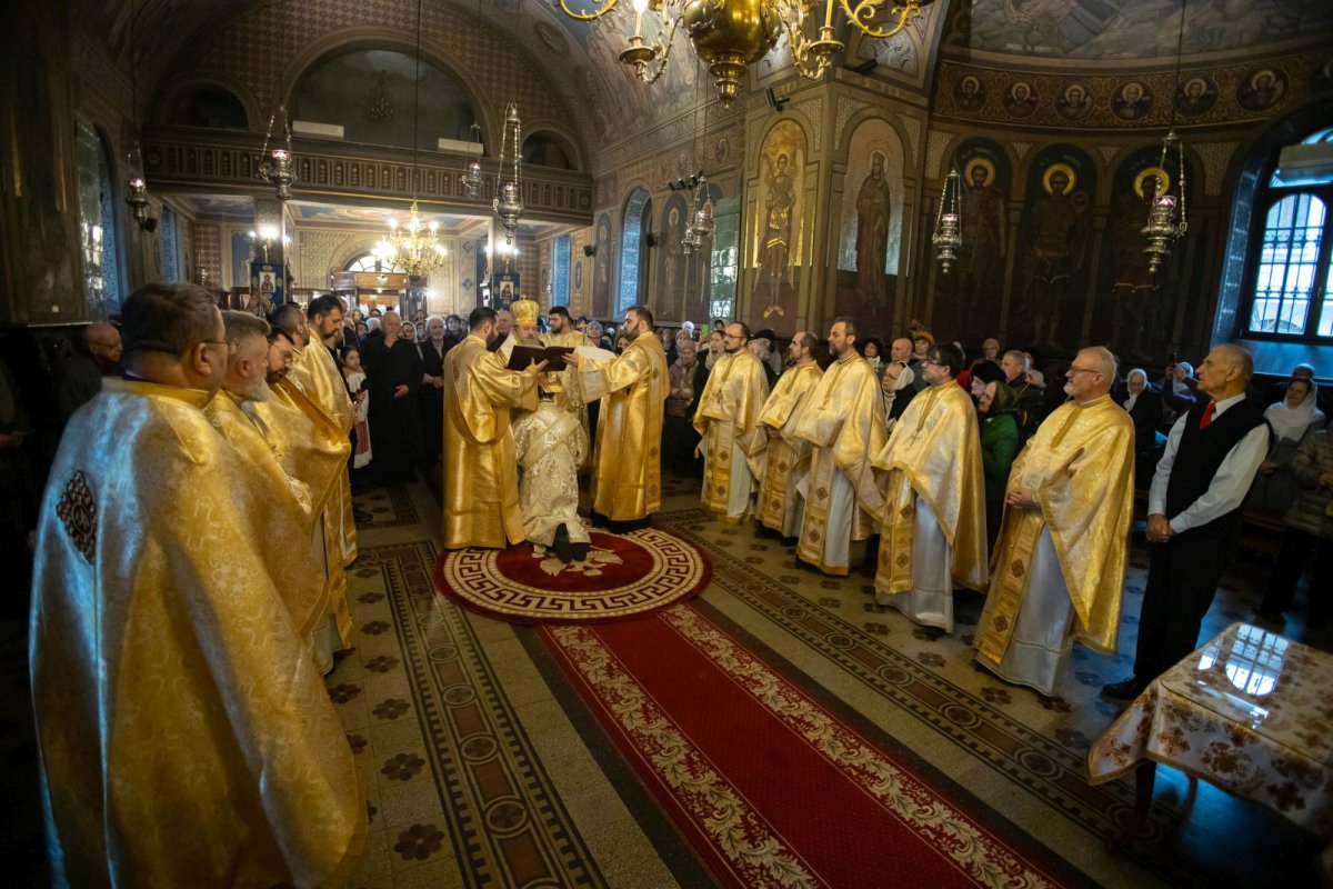 Raclă nouă pentru moaștele Sfântului Mucenic Trifon la o parohie din București 322692