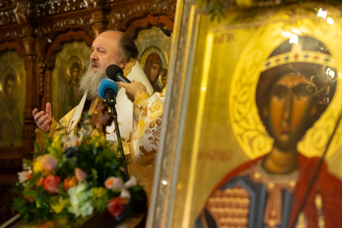 Raclă nouă pentru moaștele Sfântului Mucenic Trifon la o parohie din București 322696