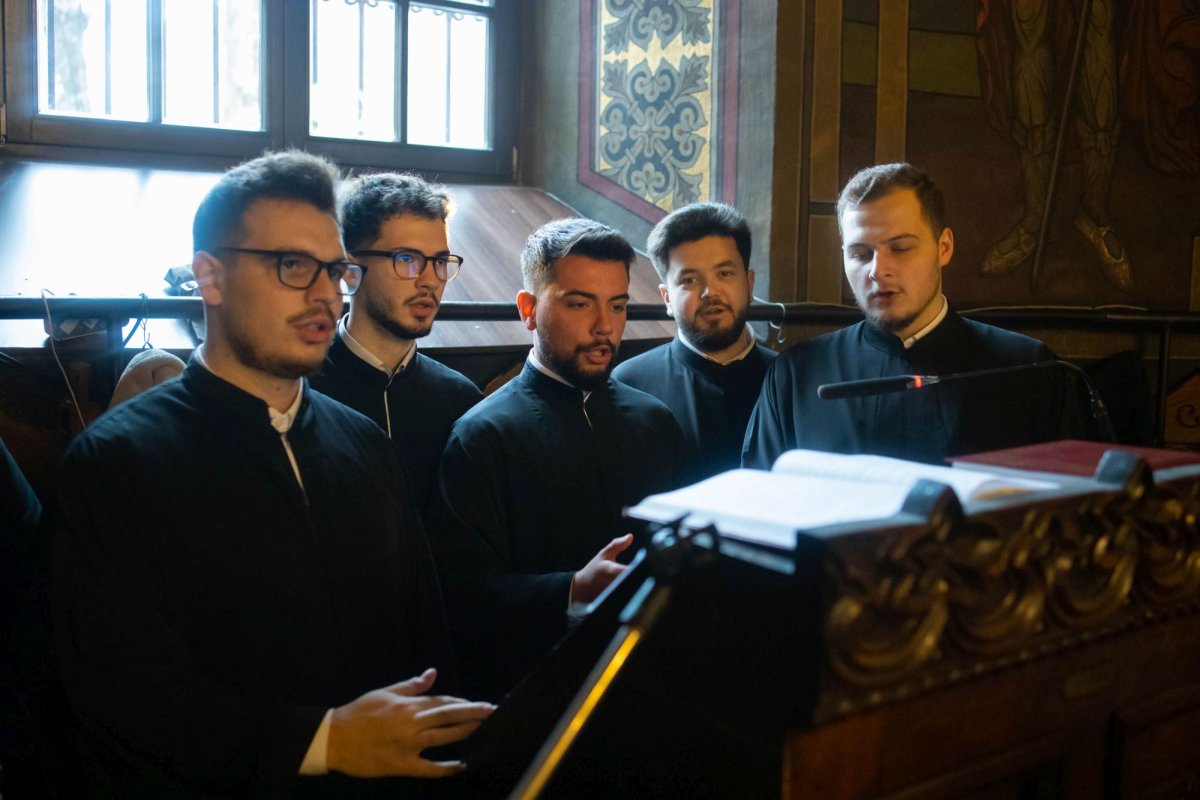 Raclă nouă pentru moaștele Sfântului Mucenic Trifon la o parohie din București 322697